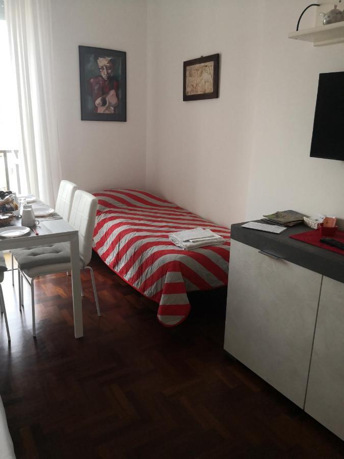 Heart Napoli Apartment Bagian luar foto