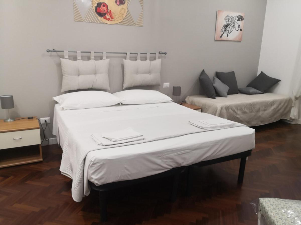 Heart Napoli Apartment Bagian luar foto