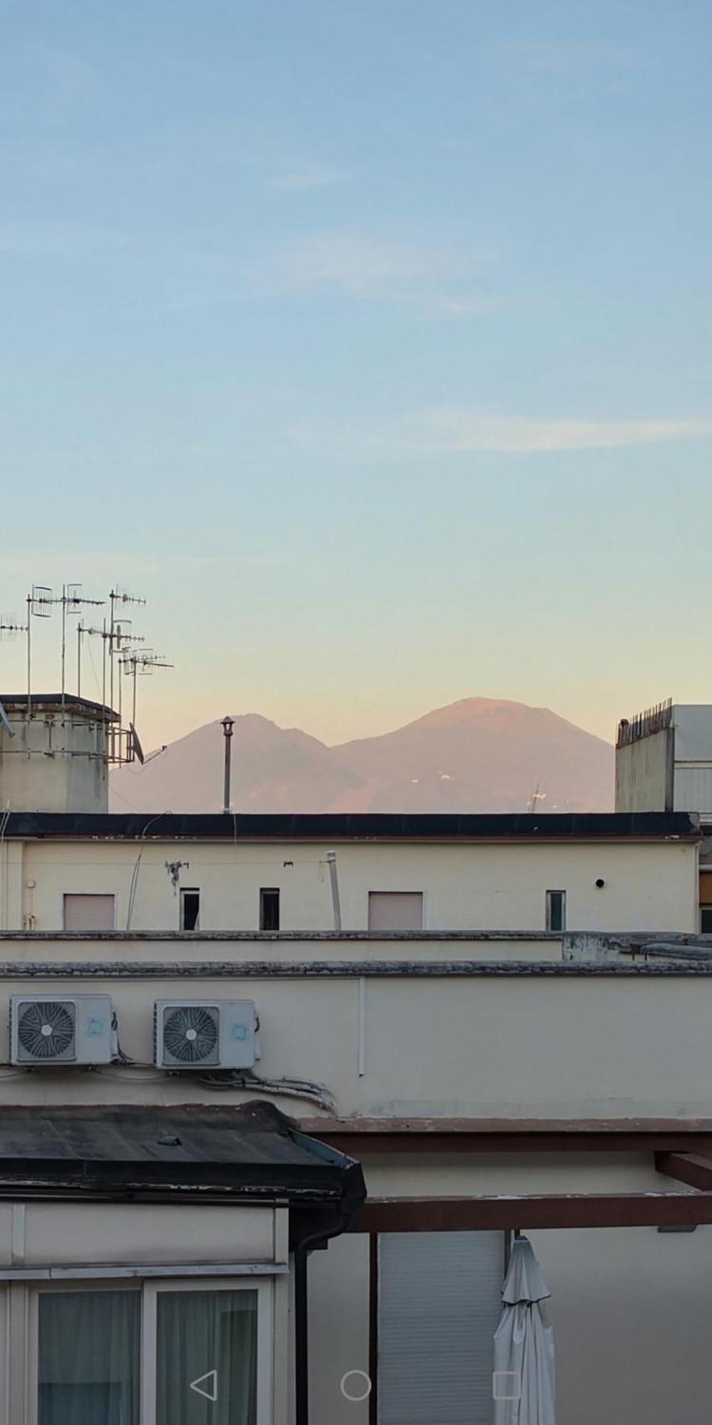 Heart Napoli Apartment Bagian luar foto